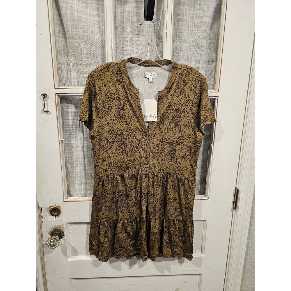 New! Wonderly Button Front Tiered Women's Shirt Siz‎ Medium